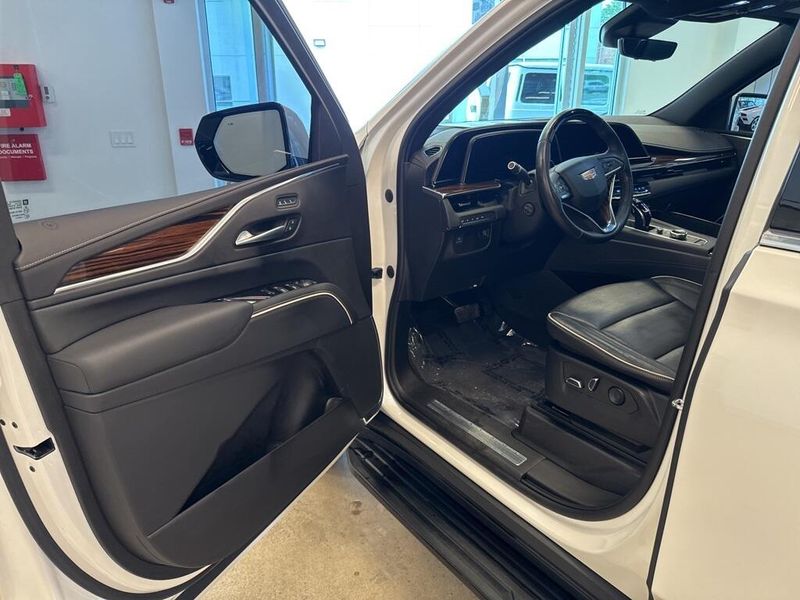 2022 Cadillac Escalade Premium Luxury