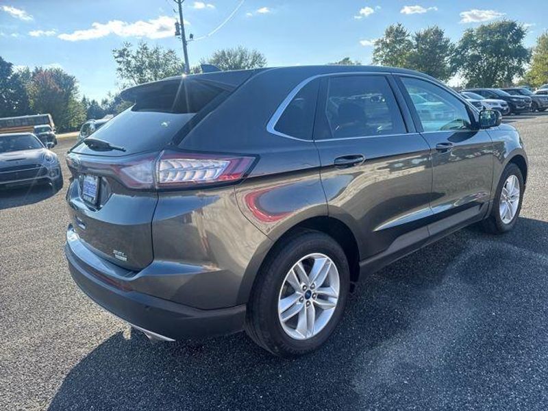 2017 Ford Edge SEL photo 4