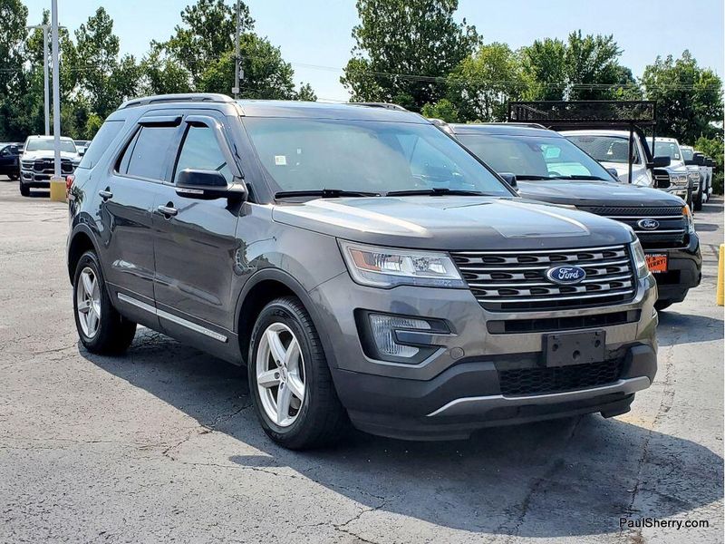 Used 2017 Ford Explorer XLTImage 6