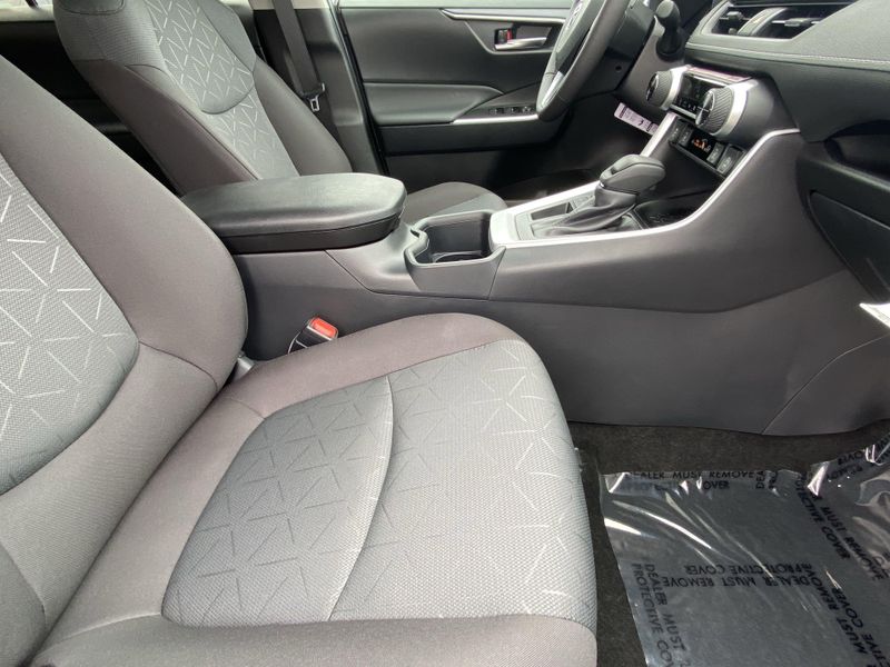 2025 Toyota RAV4 XLEImage 10