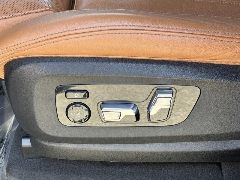 2022 BMW X5 xDrive45eImage 22