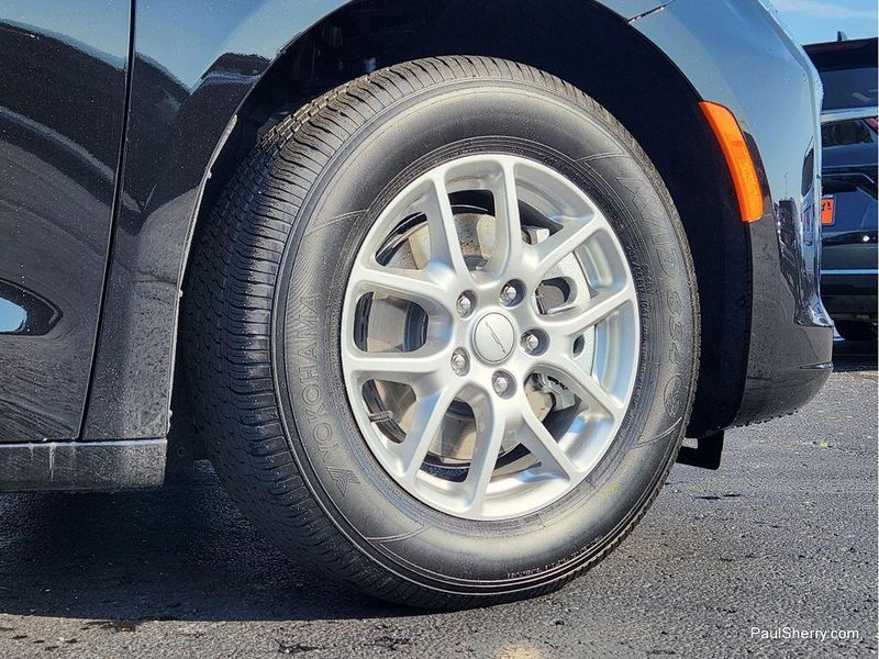 New 2027 Chrysler Pacifica Select