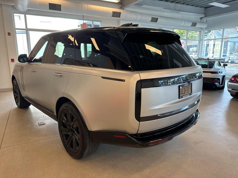 2023 Land Rover Range Rover SEImage 14