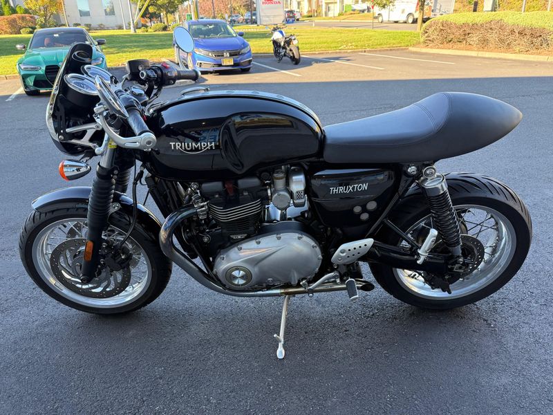2017 Triumph THRUXTON 1200Image 2