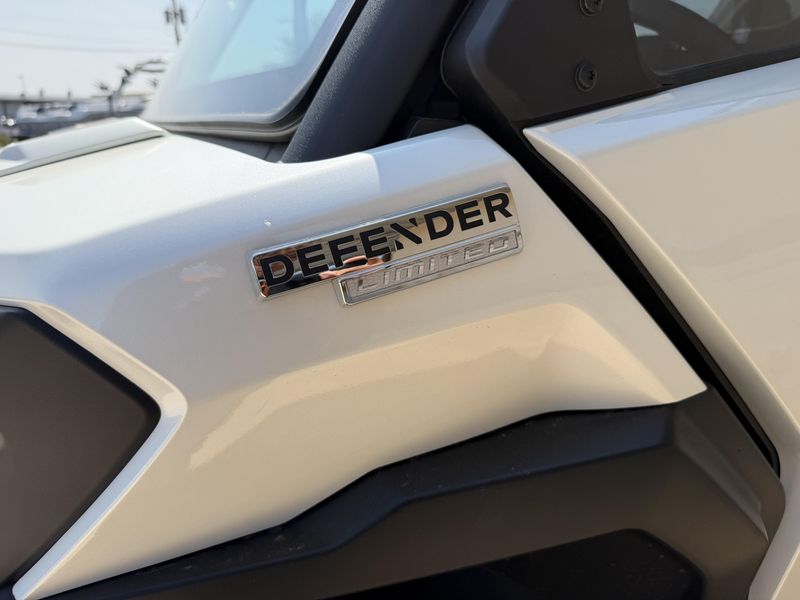 NEW 2026 CAN-AM DEFENDER LIMITED CAB HD11 Image 9