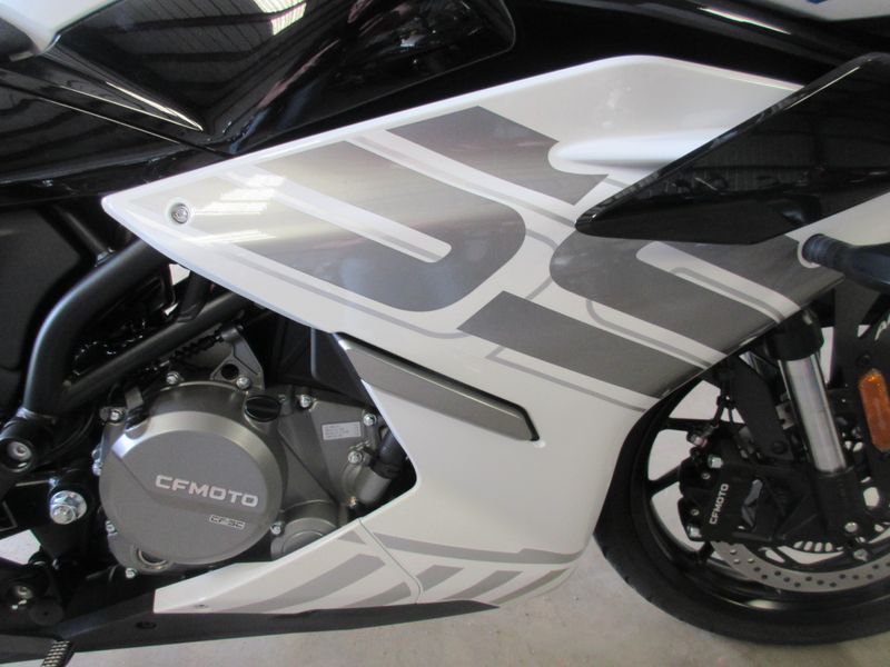 NEW 2026 CFMOTO 300SS Image 13