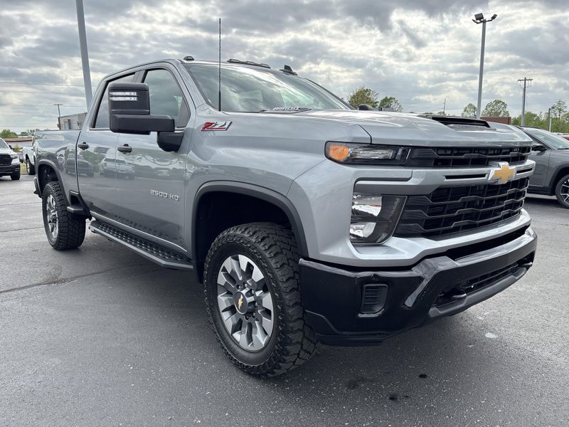 Used 2024 Chevrolet Silverado 2500HD CustomImage 3