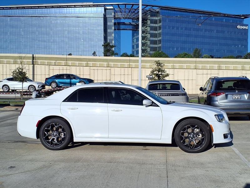 Used 2023 Chrysler 300 TouringImage 5