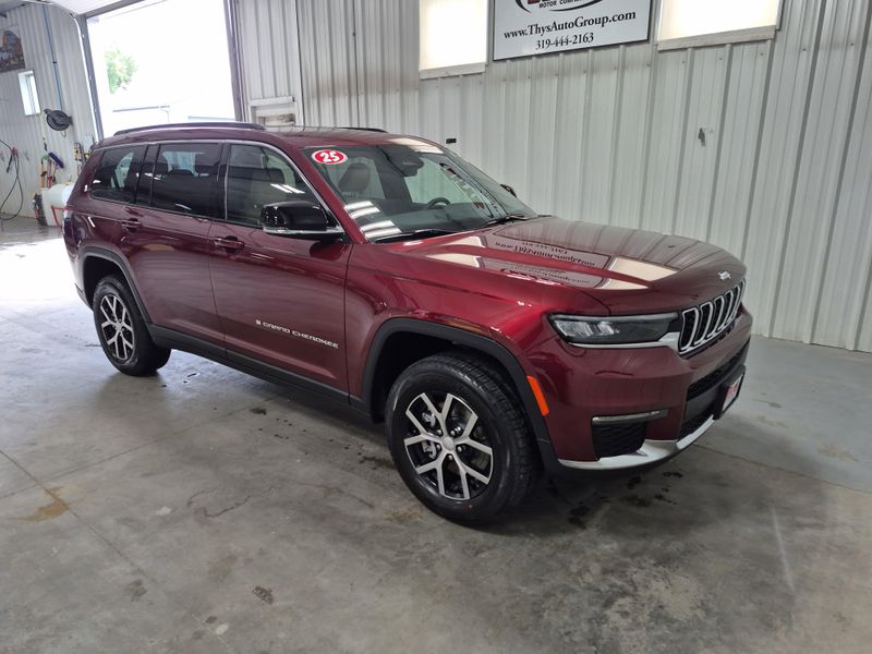New 2025 Jeep Grand Cherokee L Limited 4x4Image 3
