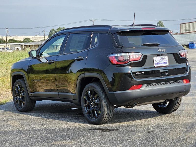 2025 Jeep Compass Latitude 4x4Image 6