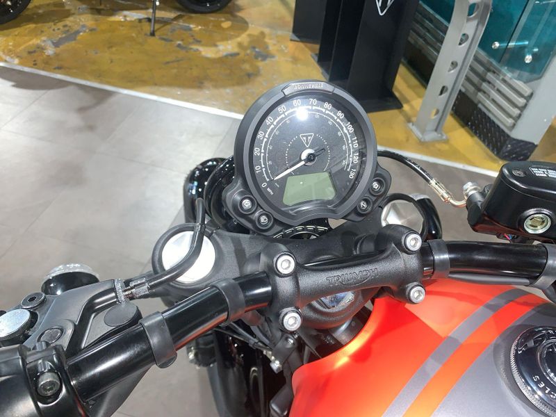 New 2025 Triumph BONNEVILLE BOBBER Image 18
