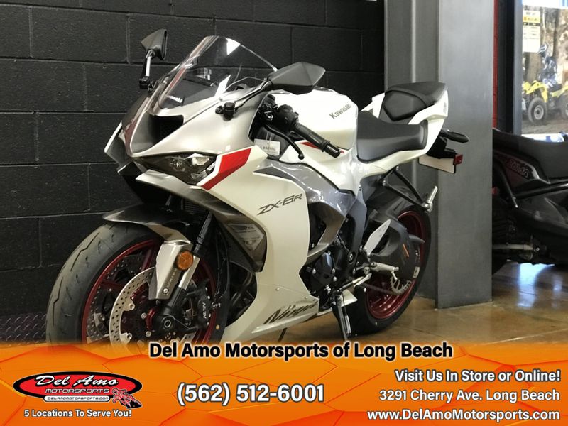 2025 Kawasaki NINJA ZX-6R ABS Image 3