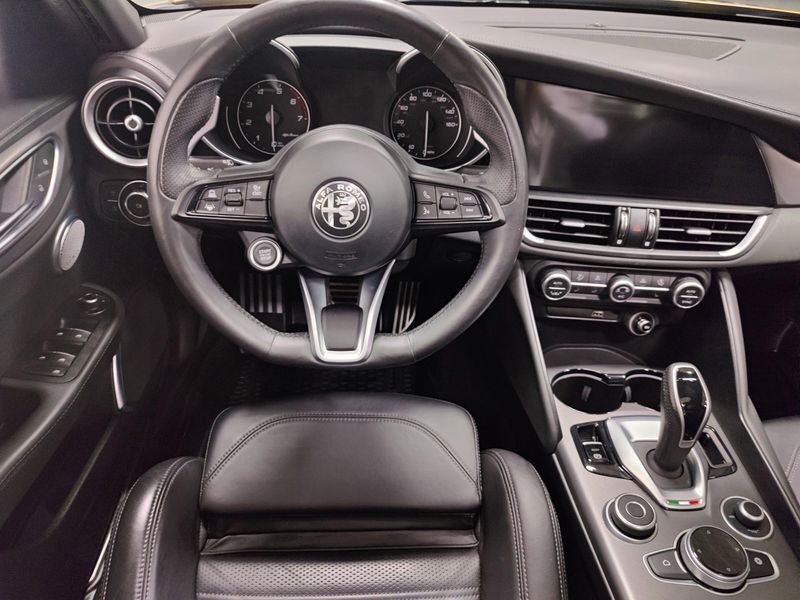 2022 Alfa Romeo Giulia Veloce Premium AWD w/Activ AsstImage 22