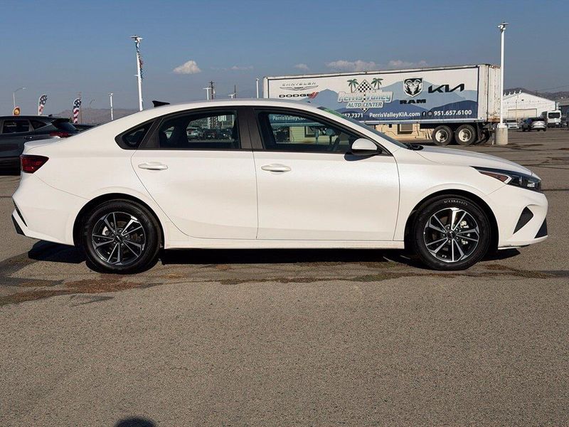 Used 2023 Kia Forte LXSImage 8