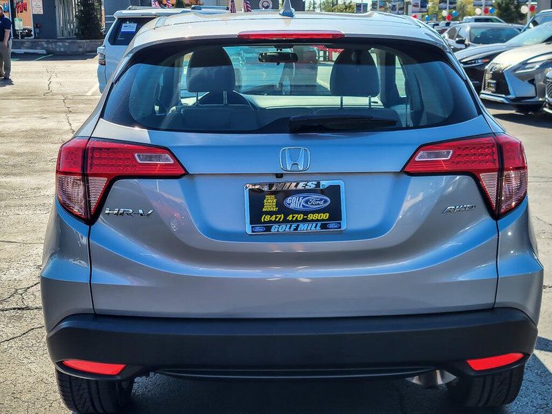 2017 Honda HR-V LX photo 5