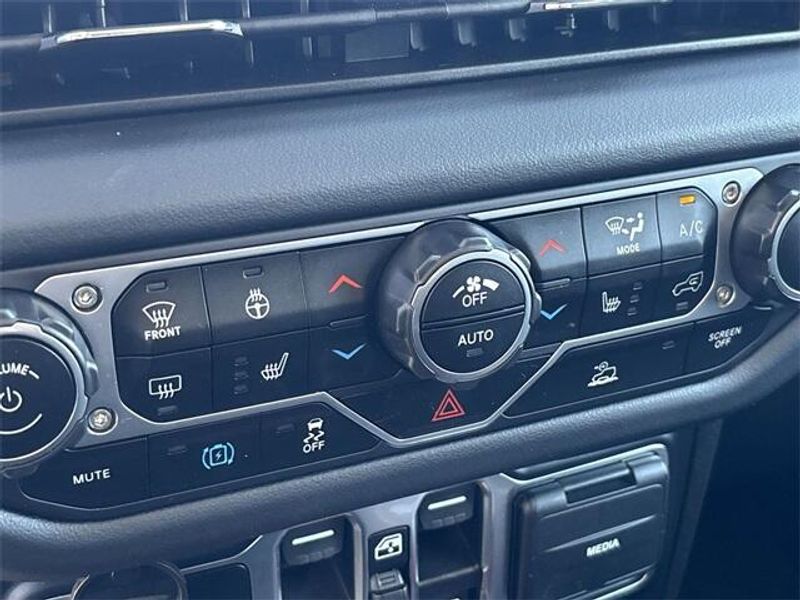 2024 Jeep Wrangler Sahara 4xe photo 25