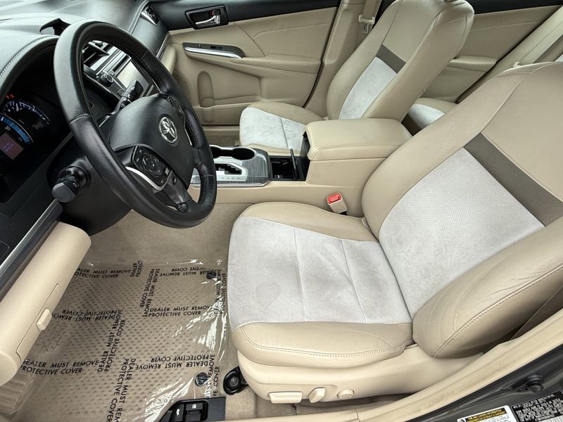 2013 Toyota Camry Hybrid XLEImage 20