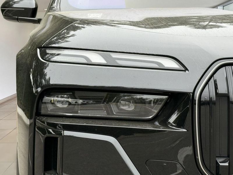 2025 BMW 7 Series 750e xDriveImage 12