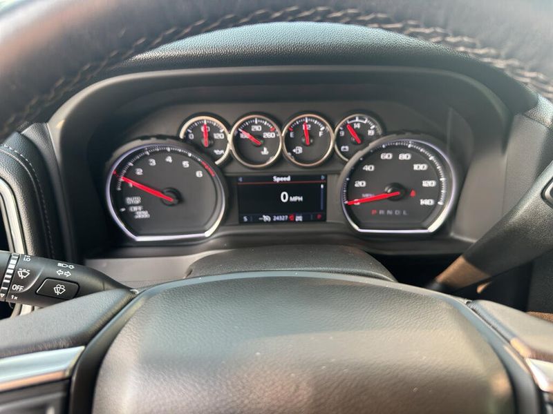 2022 Chevrolet Silverado LT photo 6