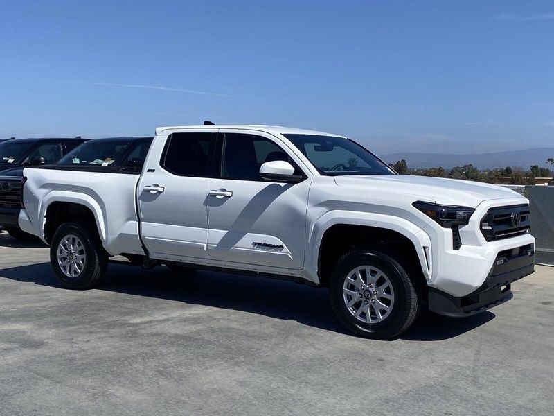 2025 Toyota Tacoma SR5Image 2