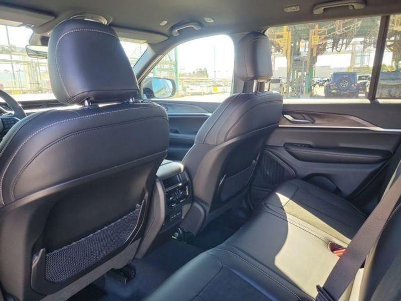 New 2026 Jeep Grand Cherokee Laredo Altitude 4x4