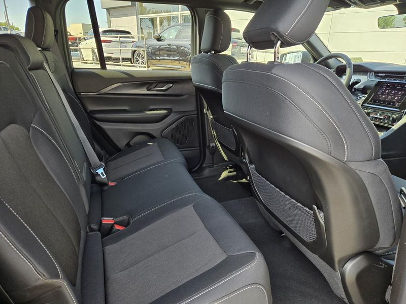 New 2026 Jeep Grand Cherokee Laredo X 4x4