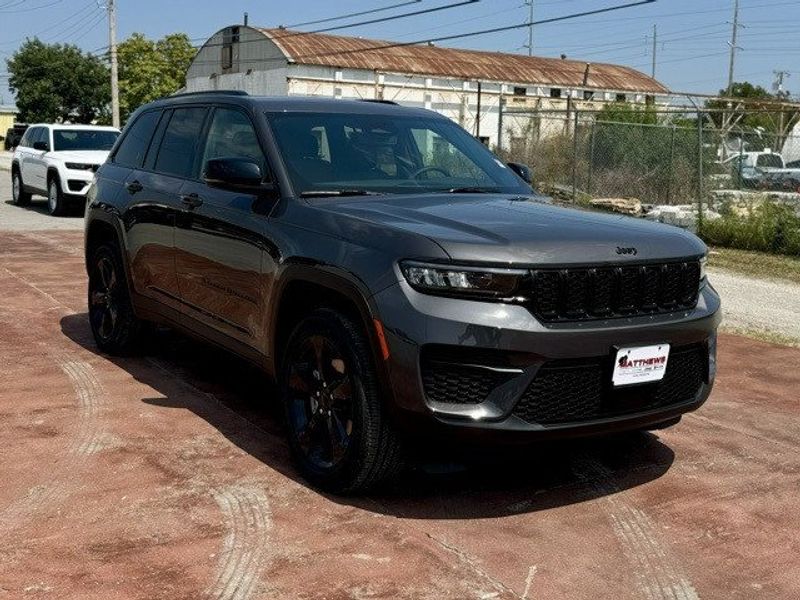 2024 Jeep Grand Cherokee Altitude X 4x4Image 3