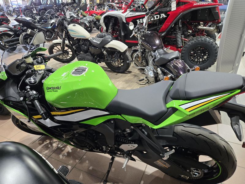 2025 Kawasaki NINJA ZX6R KRT EDITION LIME GREEN AND EBONY AND PEARL BLIZZARD WHITEImage 4