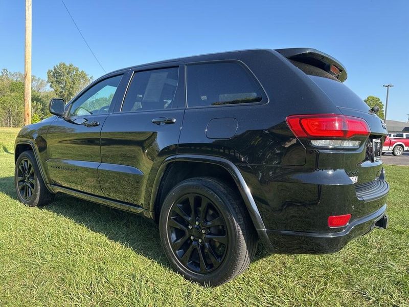 2019 Jeep Grand Cherokee Altitude photo 10