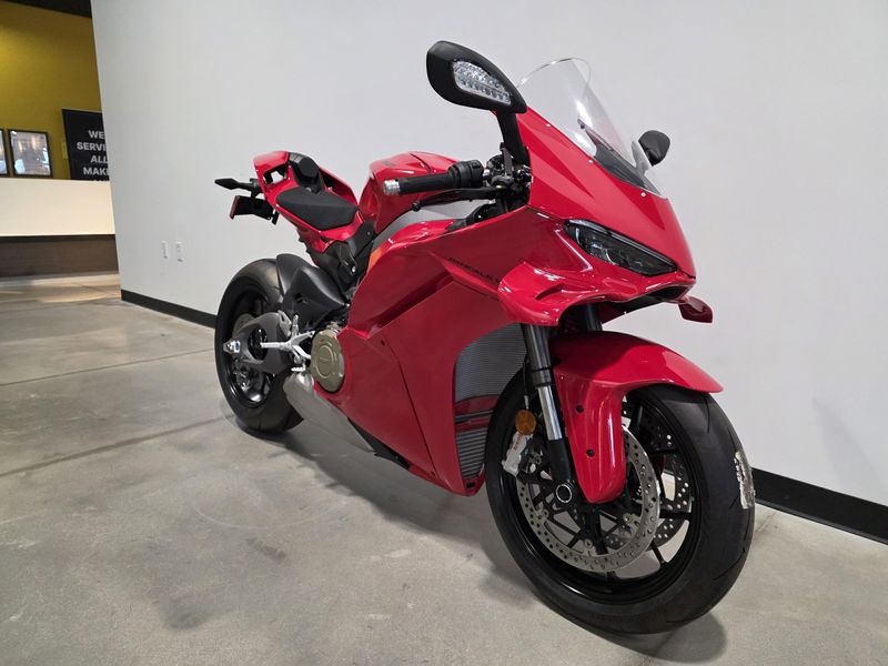New 2025 Ducati Panigale V4 