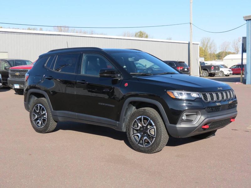 Used 2024 Jeep Compass Trailhawk 4x4 4dr SUVImage 8