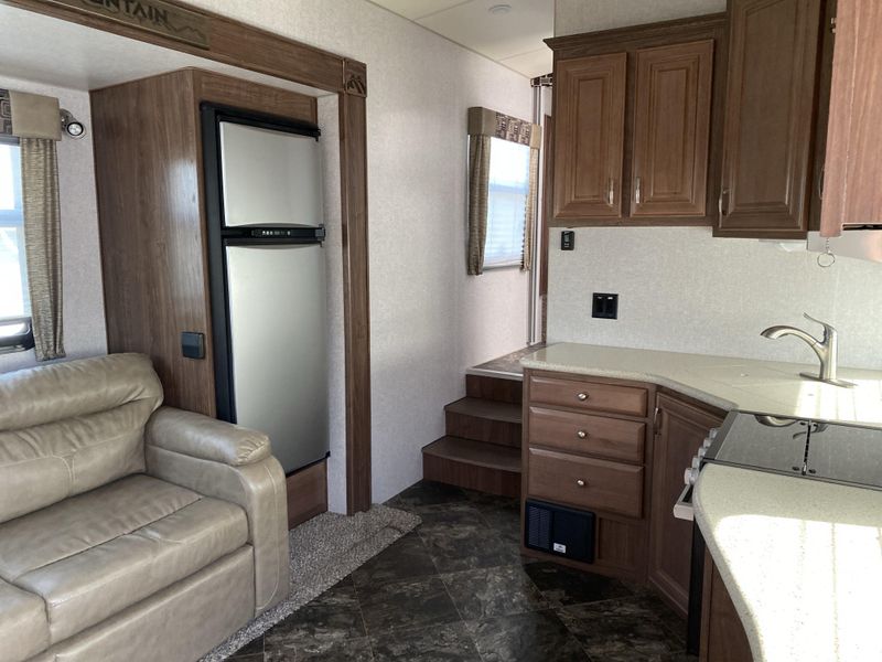 Used 2023 FOX MOUNTAIN 265RDS Image 6
