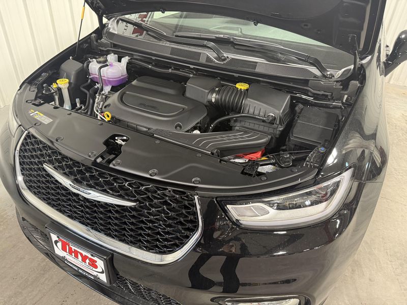 New 2026 Chrysler Pacifica LimitedImage 22