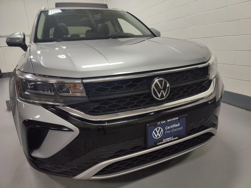 Used 2022 Volkswagen Taos SEAWD w/SunroofImage 2