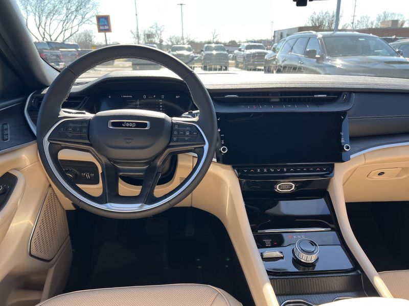 New 2026 Jeep Grand Cherokee L Limited 4x4Image 12