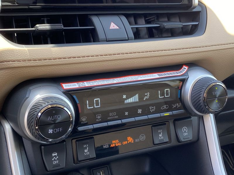 2025 Toyota RAV4 XLEImage 17
