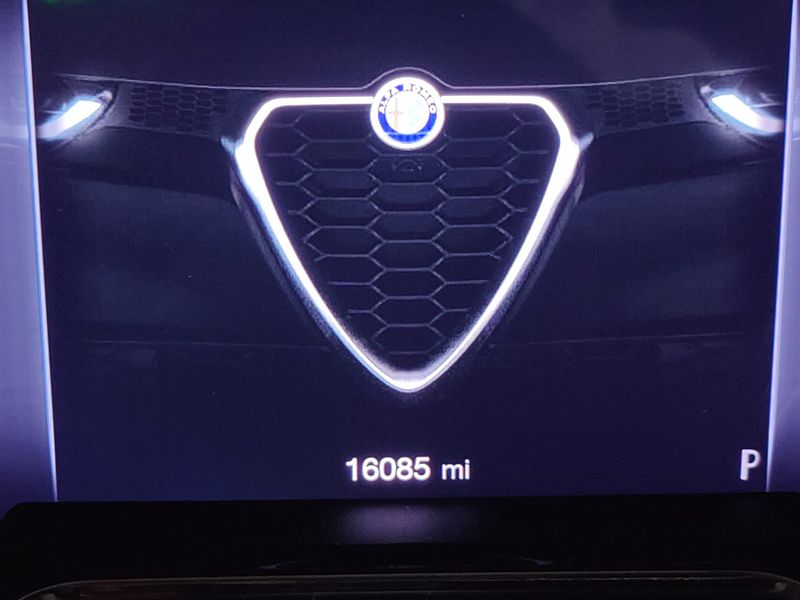 Used 2025 Alfa Romeo Tonale Hybrid Veloce Premium EAWD w/Sunroof & ActivImage 35