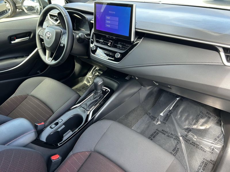 Used 2025 Toyota Corolla SEImage 9
