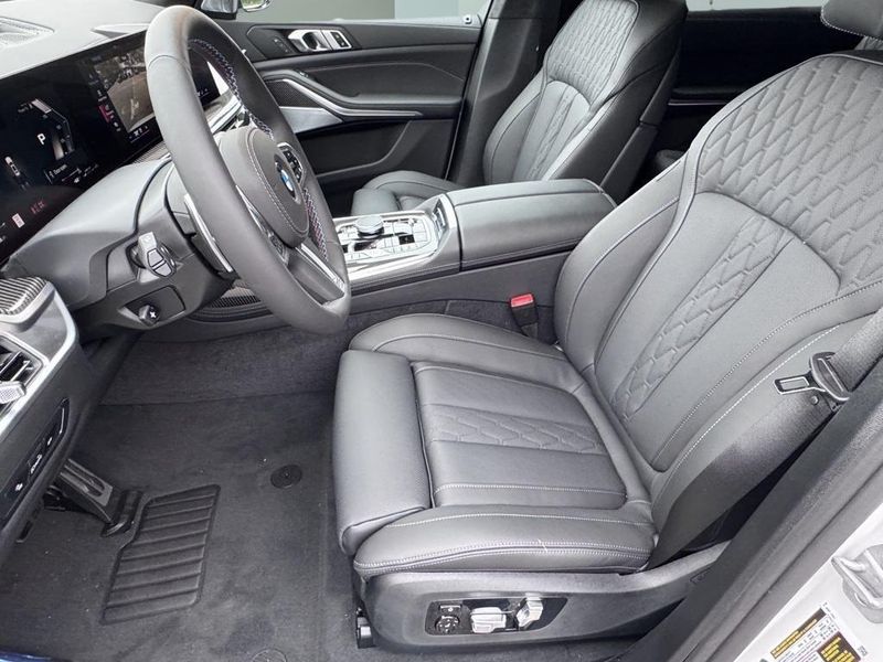2025 BMW X7 M60iImage 19