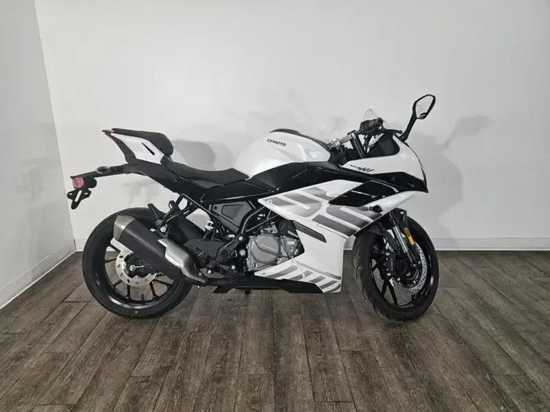 NEW 2026 CFMOTO 300SS Image 5