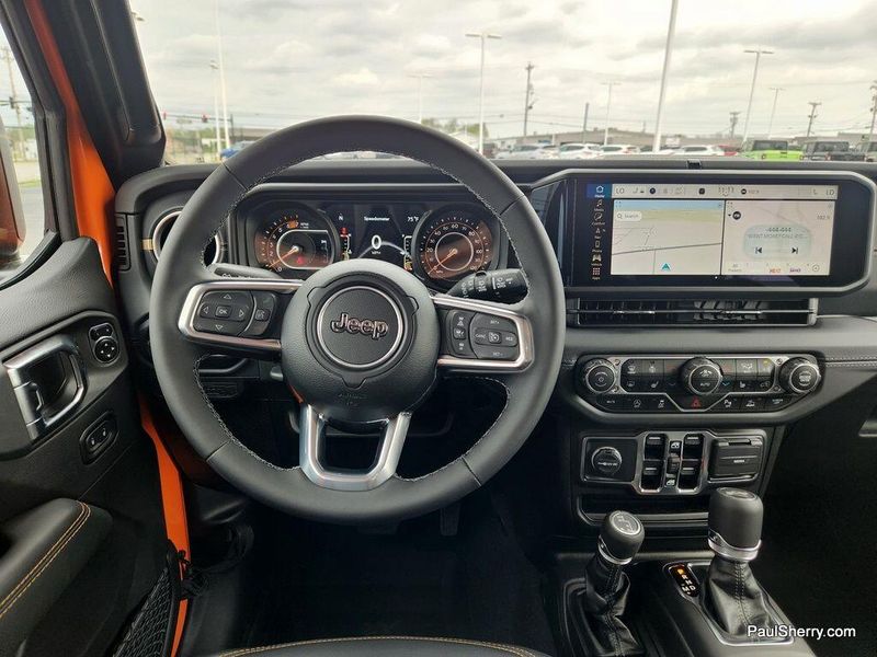 2025 Jeep Wrangler 4-door SaharaImage 31