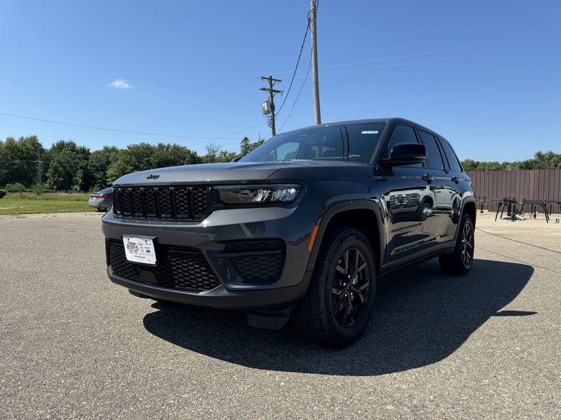 2024 Jeep Grand Cherokee Altitude X 4x4Image 4