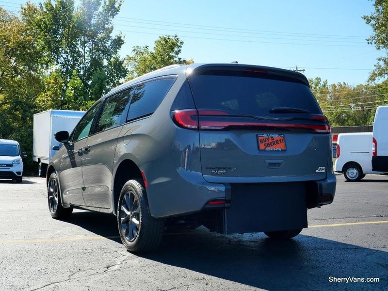 2022 Chrysler Pacifica Touring SImage 18