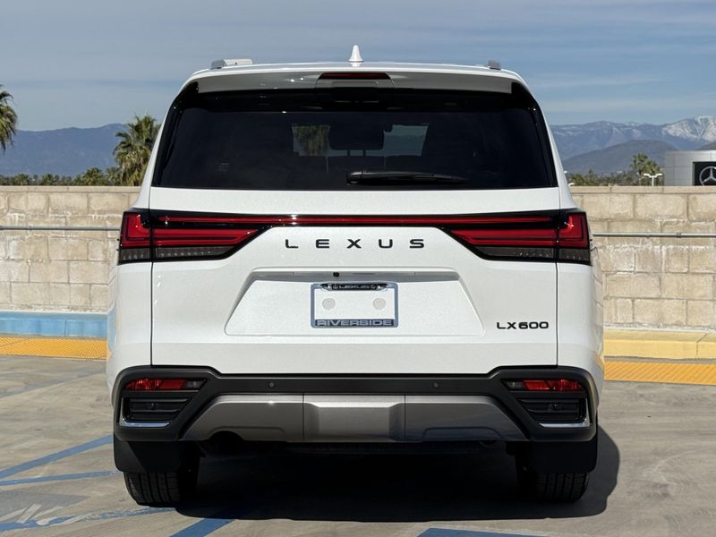 New 2026 Lexus LX 600 LuxuryImage 10