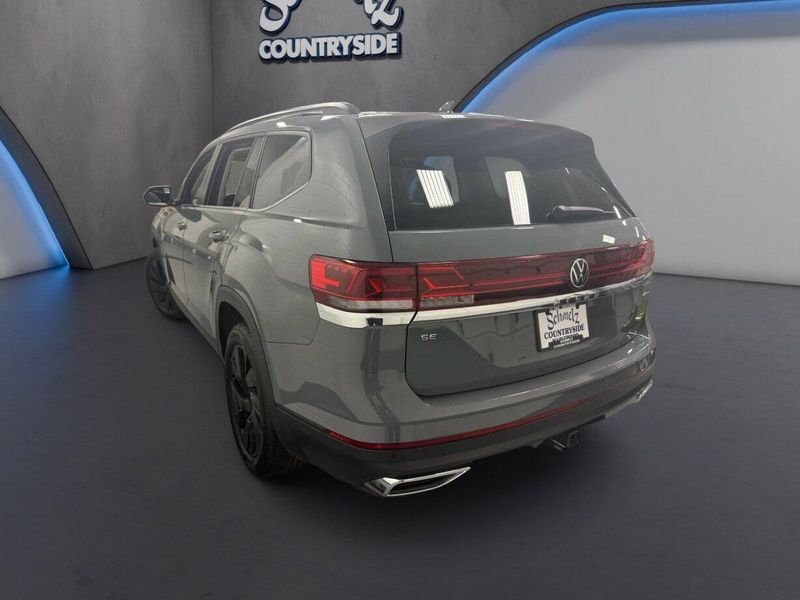 Used 2025 Volkswagen Atlas SE AWD w/Technology & SunroofImage 9