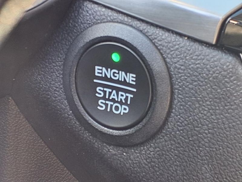 Used 2021 Ford Escape Hybrid TitaniumImage 5