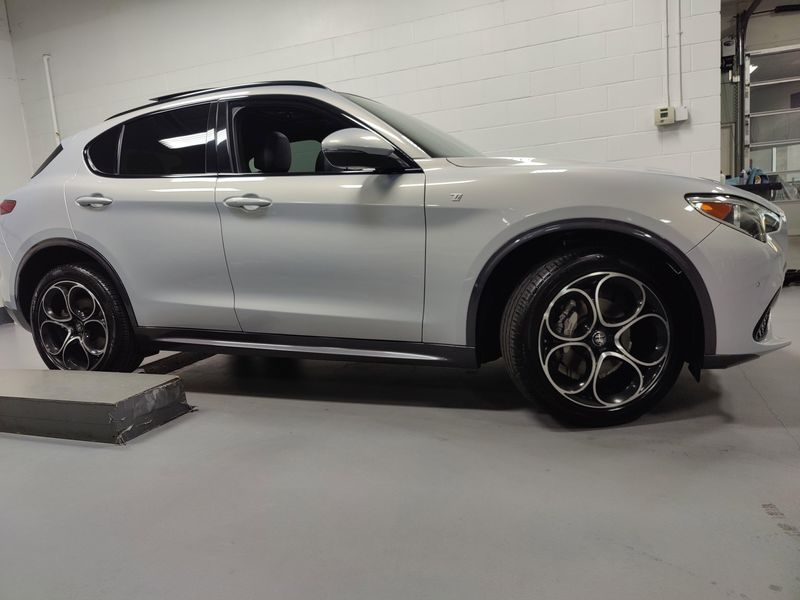2023 Alfa Romeo Stelvio Ti Premium AWD w/Activ AsstImage 3