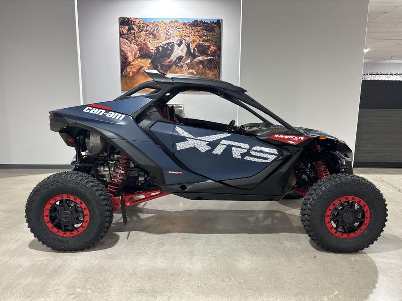 New 2026 Can-Am MAVERICK R X RS WITH SMART-SHOX 999T DCT Image 16