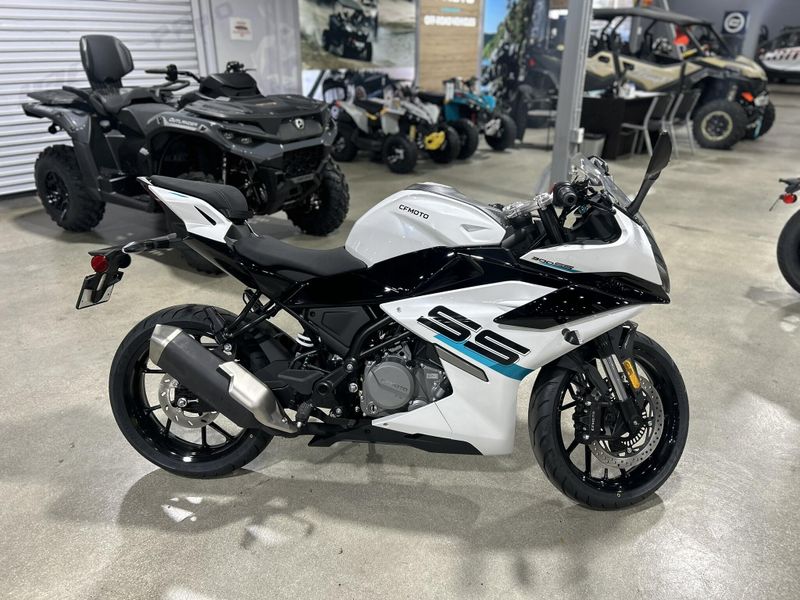2025 CFMOTO 300SS Image 18