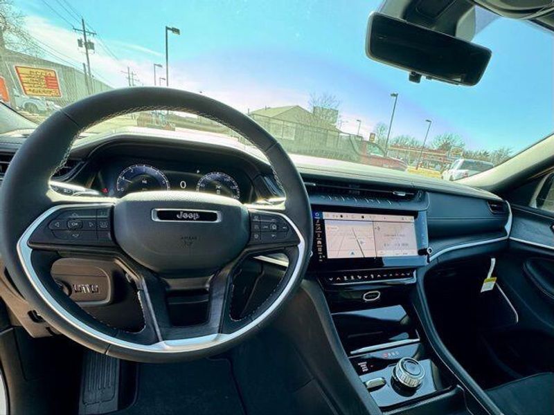 New 2026 Jeep Grand Cherokee L Limited Reserve 4x4Image 9